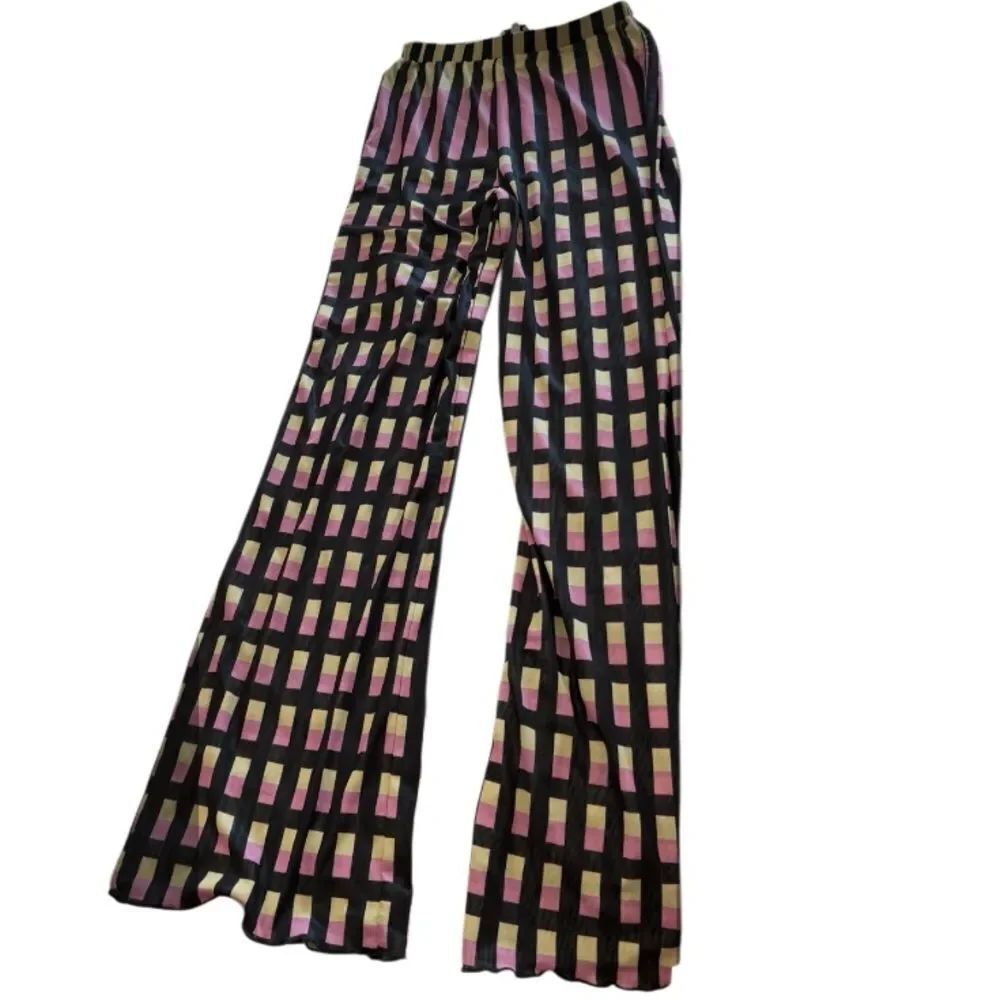 Find me now mesh plaid Stylish - Pink and Black pants small
